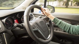 3_7_hand-of-a-driver.jpg